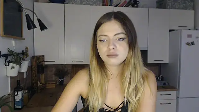 Snapshot of BuffyxLUST chatting on November 2025 08:57:01 AM BuffyxLUST online show from November 2025 08:57:01 AM