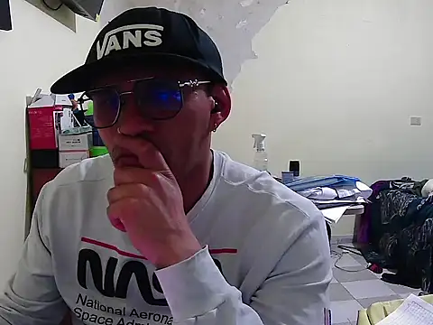 DOBLEWYOSK69G online show from October 2025 05:37:02 AM