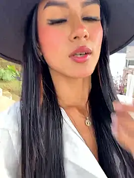 Juliana Xander online show from November 2025 02:53:02 PM