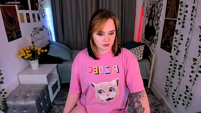 lunaalli online show from November 2025 04:28:01 PM