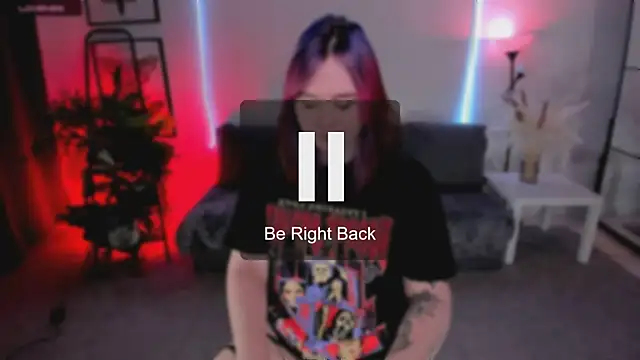 lunaalli online show from February 2026 09:18:02 PM