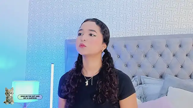 Evaa Lunna  online show from January 2026 08:25:02 PM