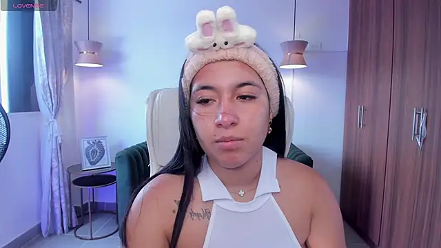 DANDARA THOM online show from October 2025 07:22:02 PM