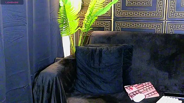 Aelorya online show from December 2025 08:15:02 PM