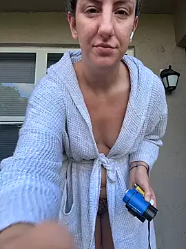 sweetsirenn online show from April 2026 01:31:01 PM