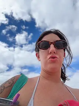 sweetsirenn online show from April 2026 02:35:01 PM