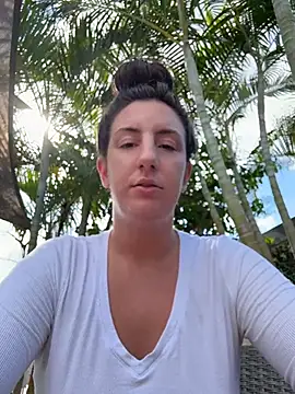 sweetsirenn online show from June 2026 02:05:01 PM