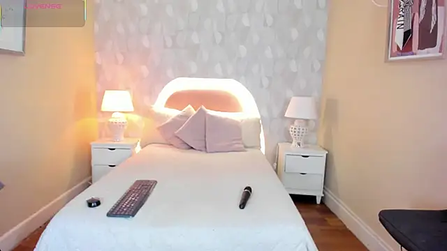 isabella milf  online show from November 2025 07:03:03 PM