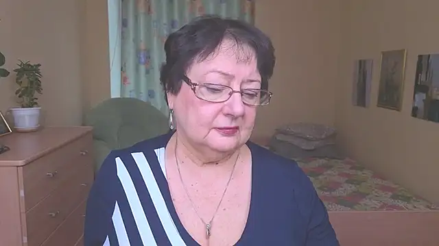 Margo Moll online show from December 2025 08:32:02 AM