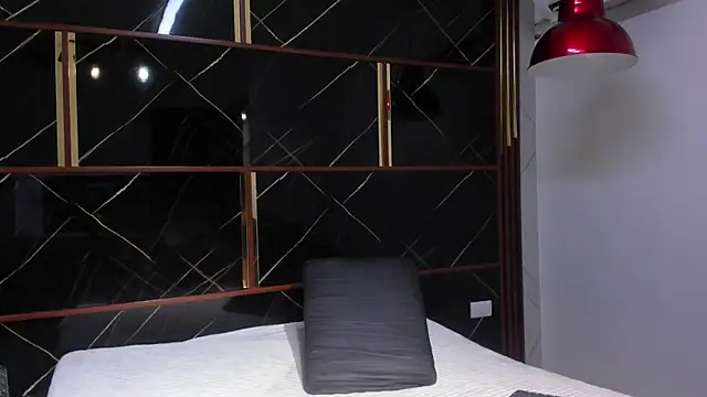 HannyThompson online show from November 2025 12:16:01 PM