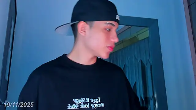 Sebax Young online show from November 2025 08:31:01 PM