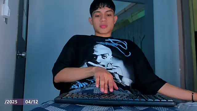 Sebax Young online show from December 2025 08:39:01 PM