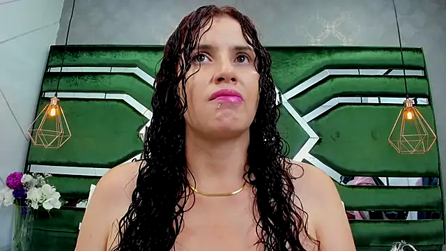 ThaliaCross online show from September 2025 08:08:01 PM