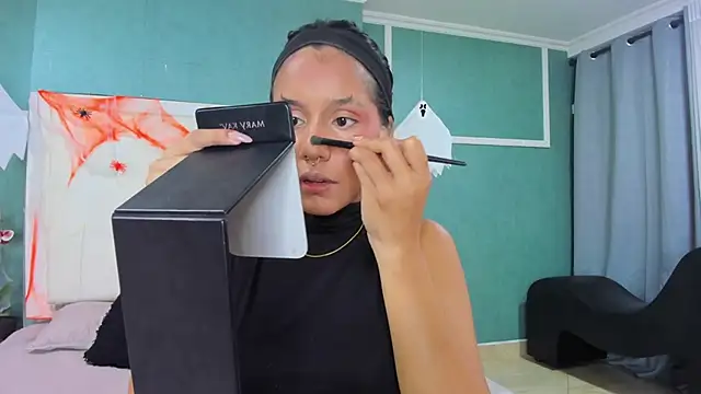 ania gomez online show from October 2025 02:02:02 PM