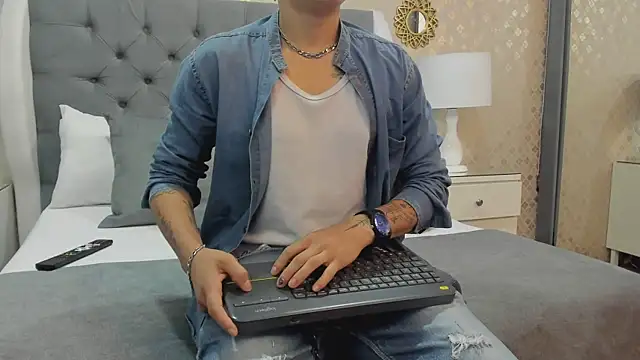 ZoeKrug online show from September 2025 12:16:02 PM