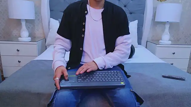 ZoeKrug online show from October 2025 11:51:02 AM