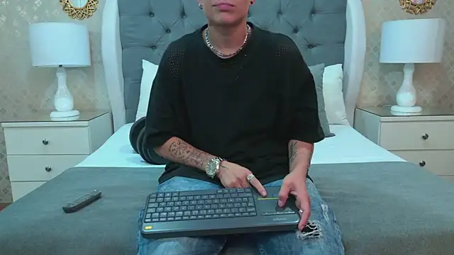 ZoeKrug online show from November 2025 12:14:02 PM