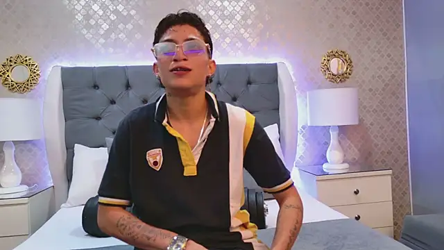 ZoeKrug online show from December 2025 12:21:02 PM