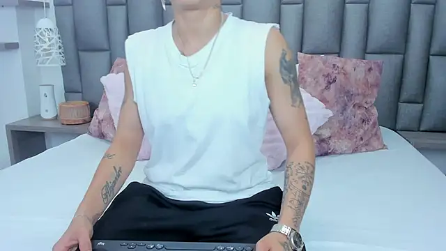 ZoeKrug online show from February 2026 12:27:01 PM