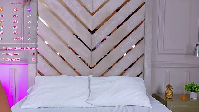 Agatha-Adams online show from November 2025 02:28:01 PM