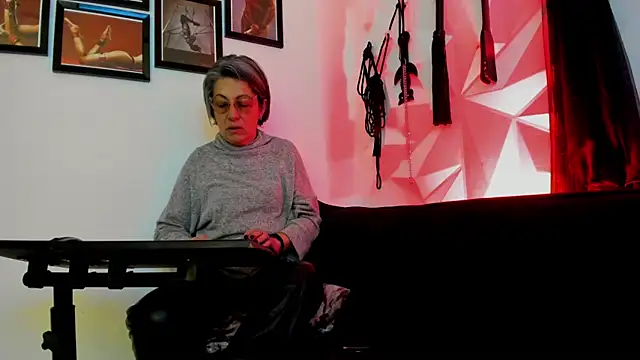 MistressNyx cg online show from October 2025 02:18:02 PM