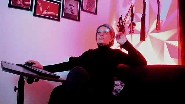 MistressNyx cg online show from October 2025 02:28:01 PM