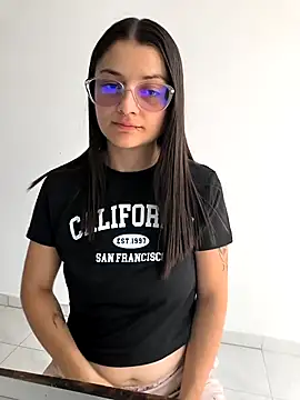 Coralinne   online show from March 2026 03:12:02 PM