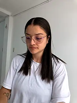 Coralinne   online show from April 2026 03:09:01 PM