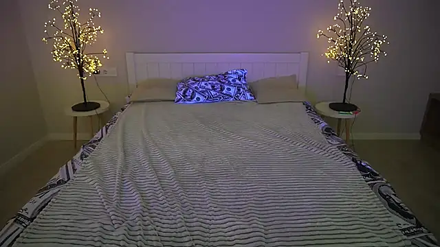 IvyLaurent online show from October 2025 01:11:01 PM