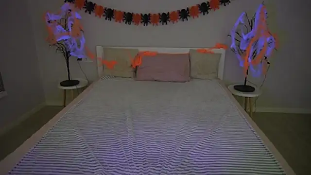 IvyLaurent online show from October 2025 01:34:02 PM