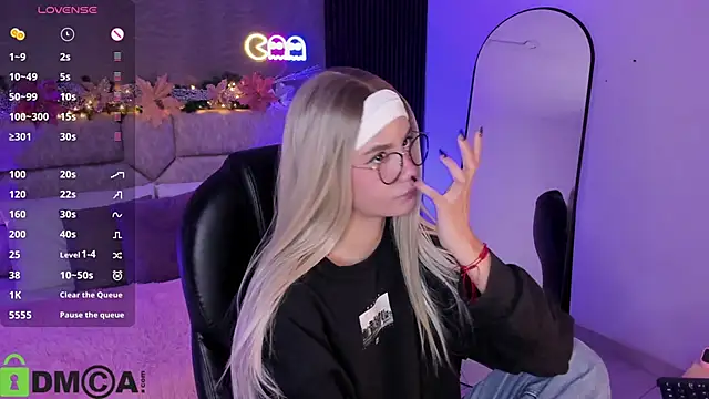 Arinextdoor online show from December 2025 01:44:02 AM