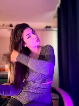 ScarletBloom  online show from October 2025 11:18:02 AM