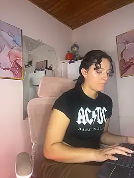 Snapshot of Dannaa_Lovs chatting on October 2025 05:14:02 PM Dannaa Lovs online show from October 2025 05:14:02 PM