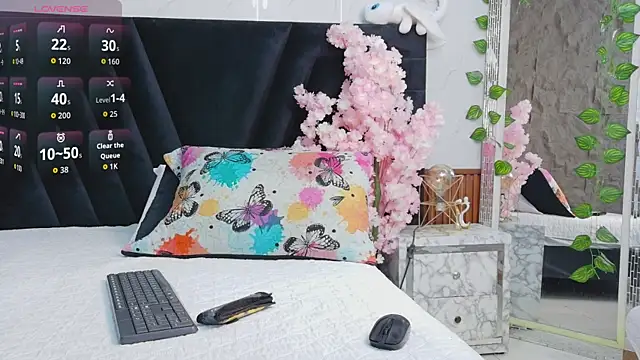Snapshot of EbonyCoWorker chatting on May 2026 06:59:01 PM EbonyCoWorker online show from May 2026 06:59:01 PM