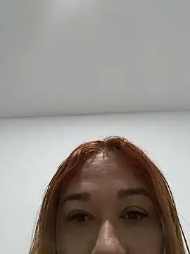 Snapshot of MOM_CAMILA chatting on June 2026 01:47:02 AM MOM CAMILA online show from June 2026 01:47:02 AM