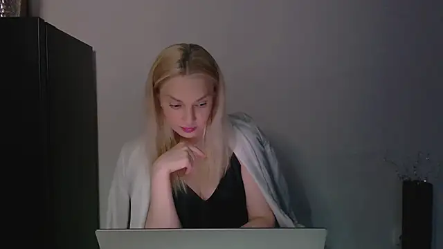 Snapshot of Lia_noo_regrets chatting on May 2026 05:19:01 PM Lia noo regrets online show from May 2026 05:19:01 PM