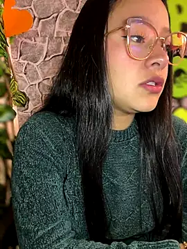 Liulee2 online show from October 2025 03:46:02 PM