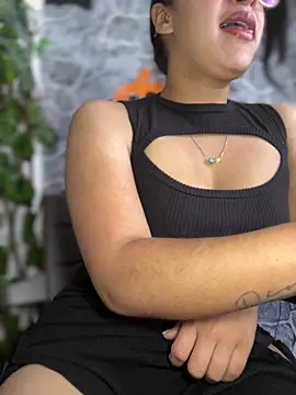 Liulee2 online show from October 2025 04:29:01 PM