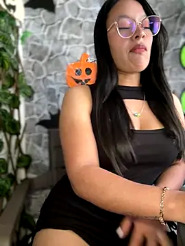 Liulee2 online show from October 2025 05:08:01 PM