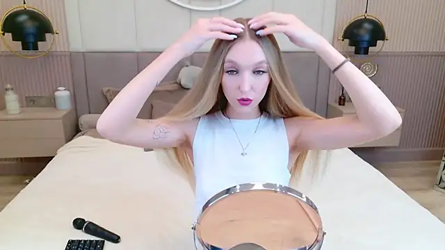 KellyBradford online show from September 2025 05:40:01 AM