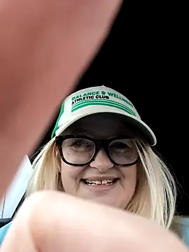 Snapshot of SuzieSub chatting on October 2025 12:50:02 PM SuzieSub online show from October 2025 12:50:02 PM