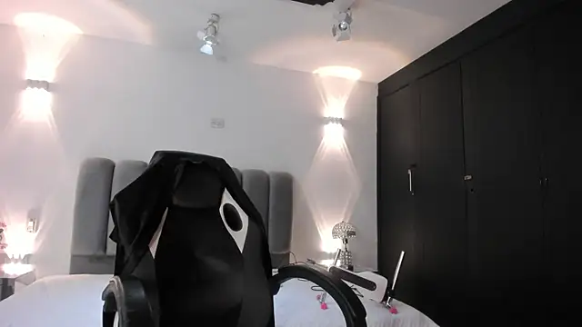 AlliceLover online show from April 2026 12:15:01 PM