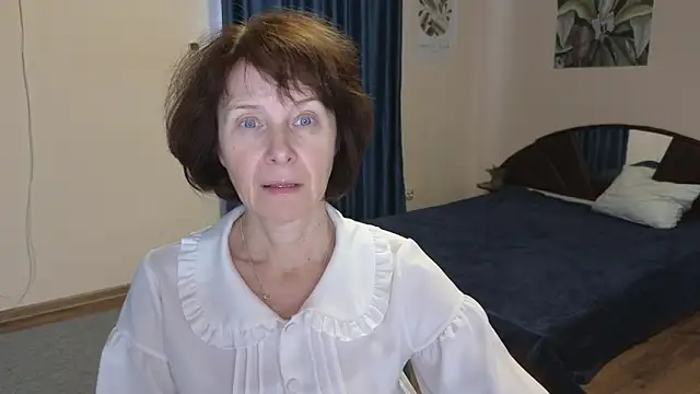 Lia Tito online show from November 2025 06:02:02 AM