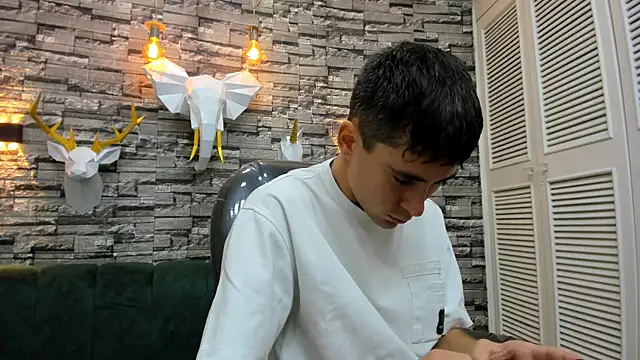 mike whitee online show from October 2025 08:01:01 AM