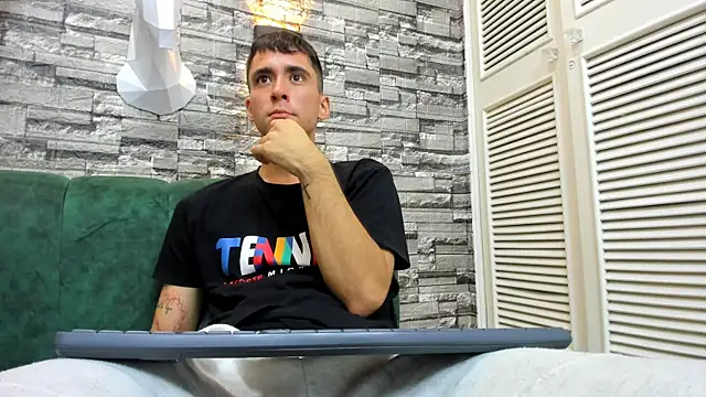 mike whitee online show from October 2025 01:52:02 AM