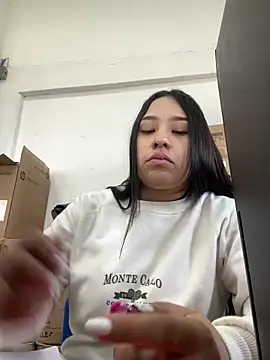 BELLAALEJA online show from December 2025 01:16:02 PM