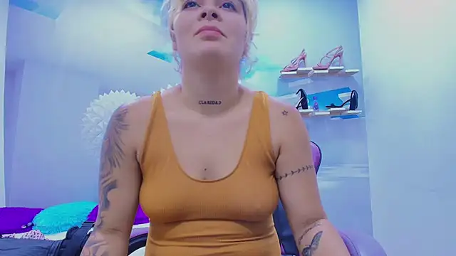 ESMERALDA-BLUE online show from November 2025 08:54:01 PM