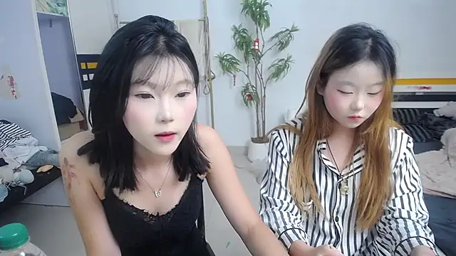 Snapshot of Babygirls523 chatting on September 2025 04:45:01 PM Babygirls523 online show from September 2025 04:45:01 PM