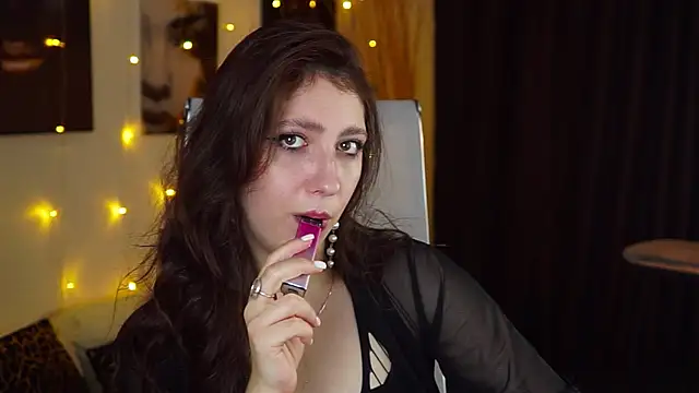 Mary Miiller online show from November 2025 10:16:02 AM