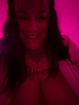 valen1891 online show from November 2025 04:40:01 AM